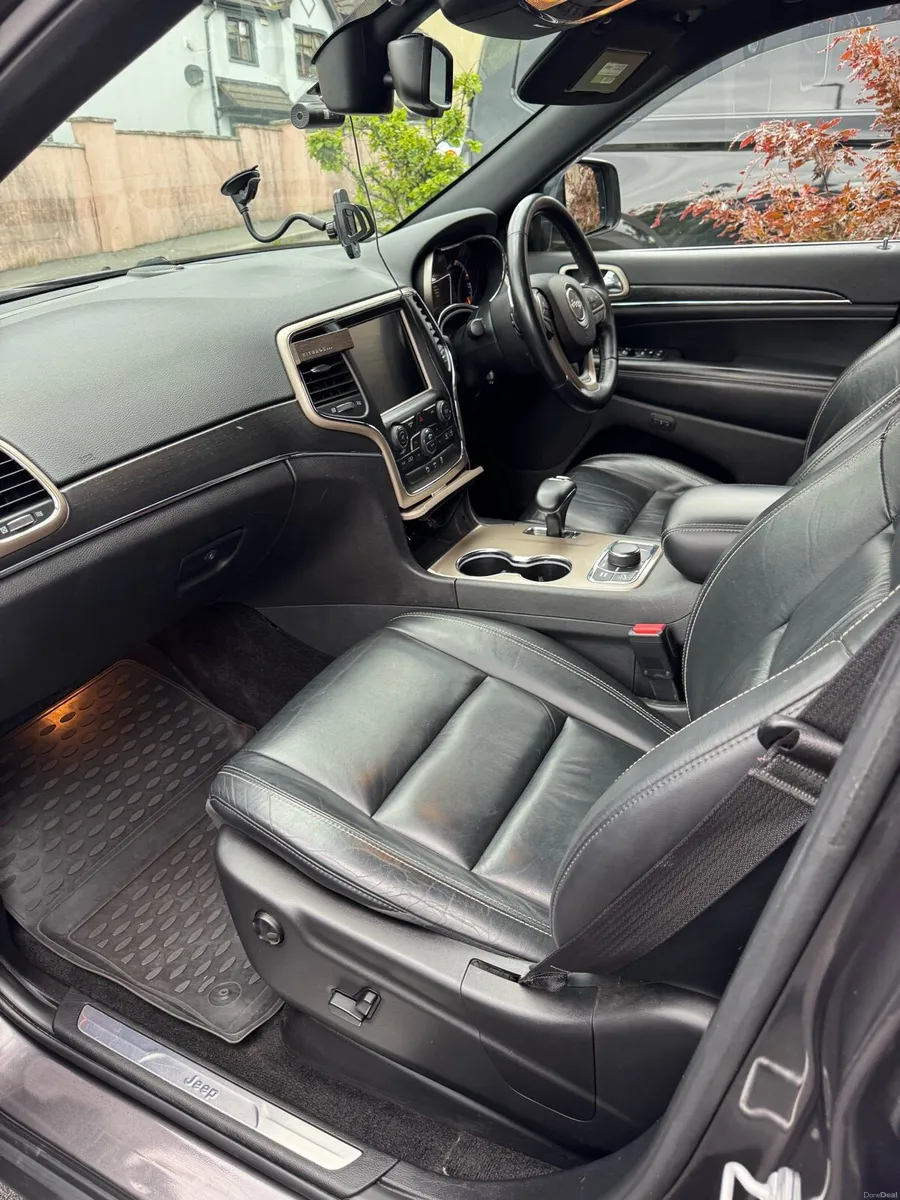 Crew Cab Jeep Grand Cherokee Limited+ 4X4 - Image 6