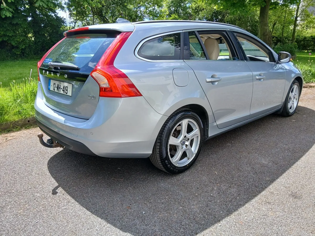 Volvo V60 2.0D Automatic - Image 4