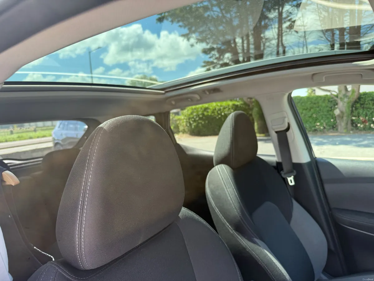 Nissan Qashqai 2018 SV ONLY 134KMS Glass Roof - Image 4