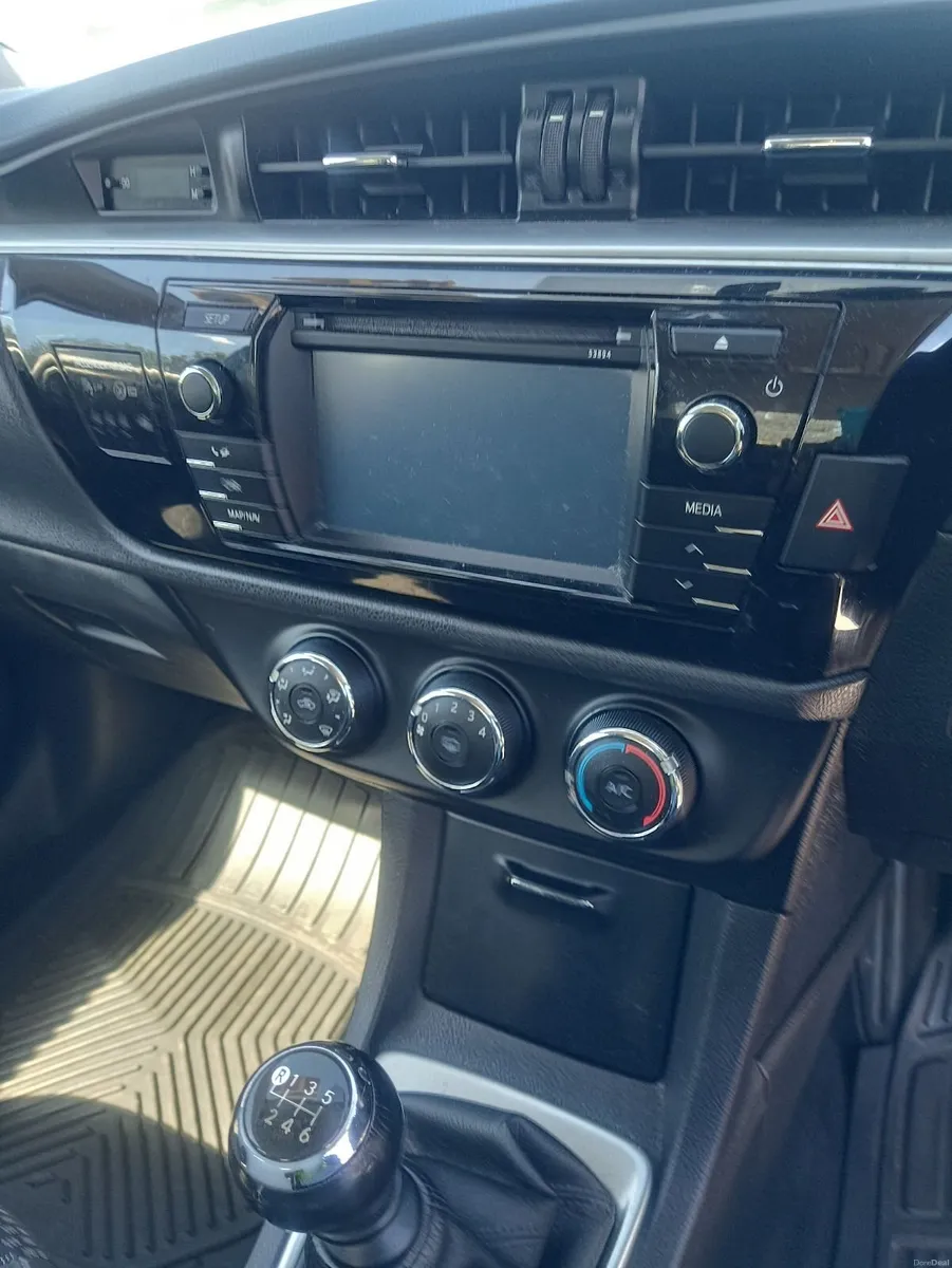 Toyota Corolla 2016 LUNA - Image 1