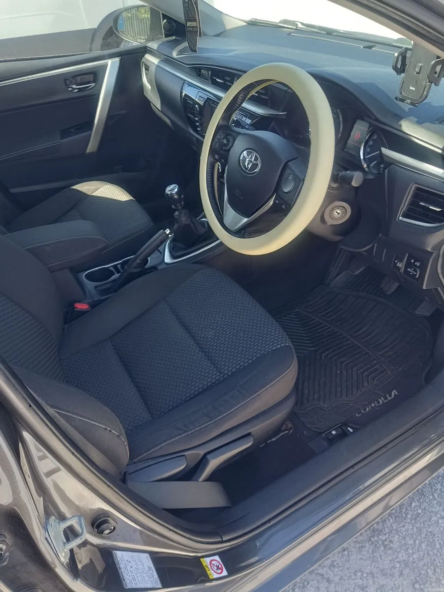 Toyota Corolla 2016 LUNA - Image 2