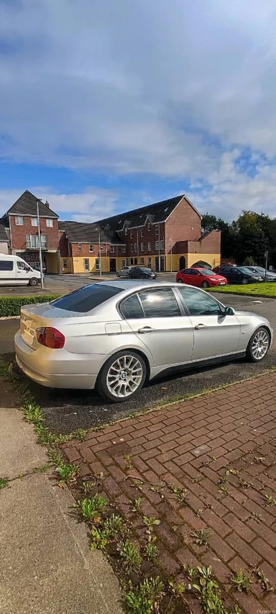 BMW 318i Manual nct 01/27 - Image 2