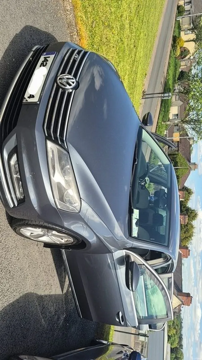 2014 Volkswagen Passat R-Line - Image 2