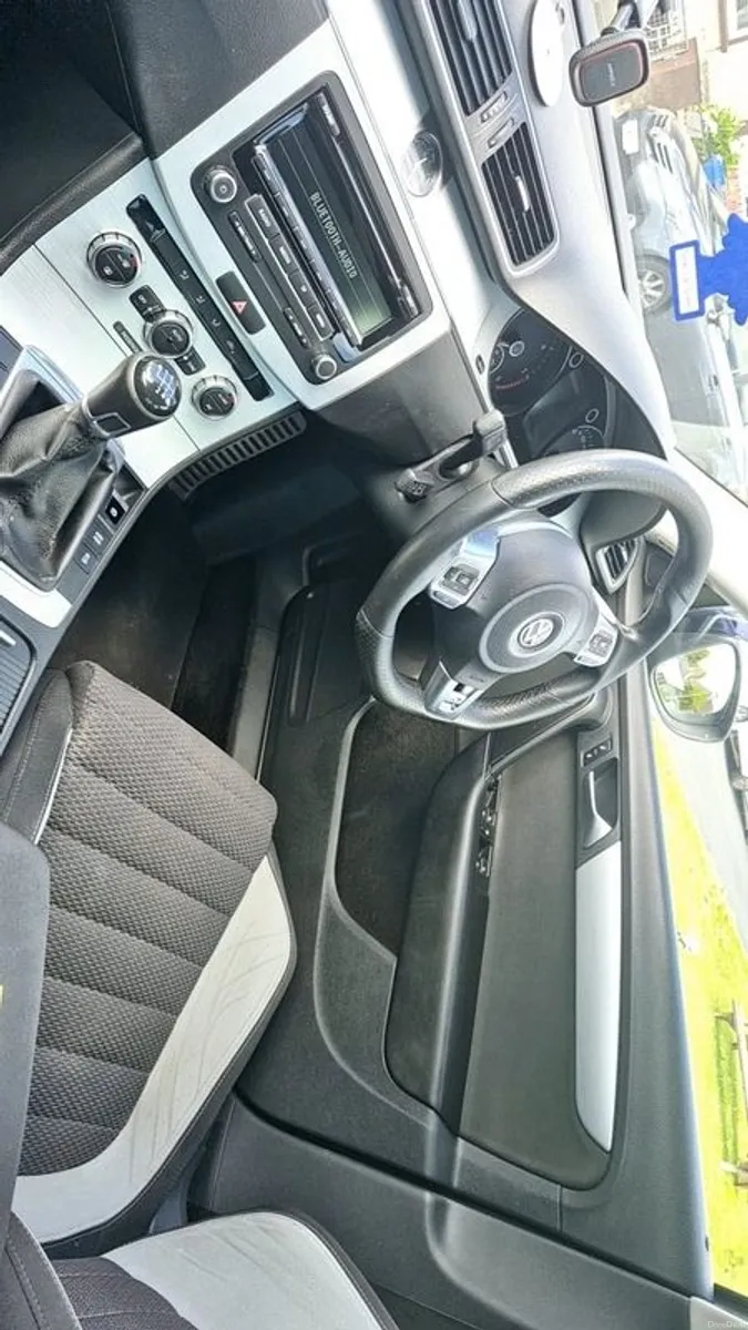 2014 Volkswagen Passat R-Line - Image 4