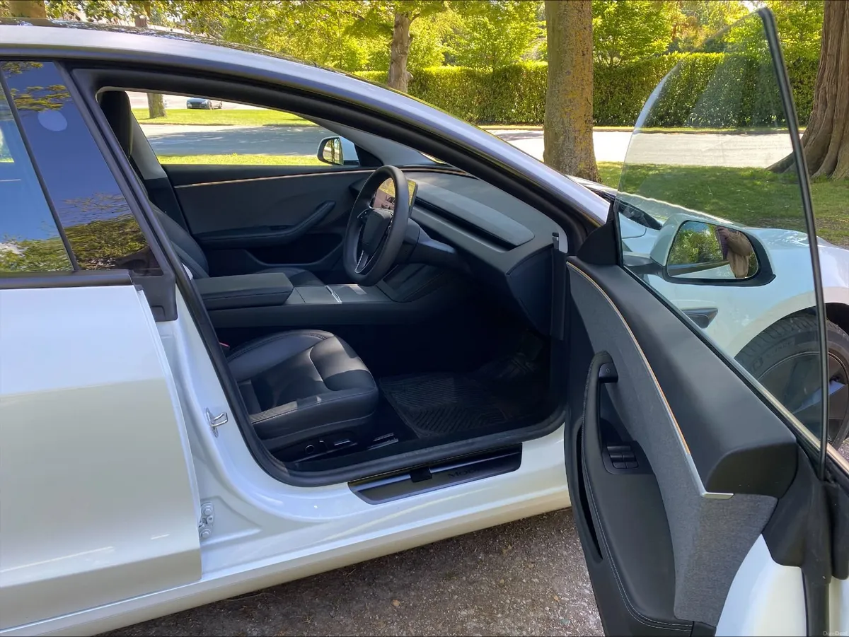 Tesla Model 3, 2024 - Image 2