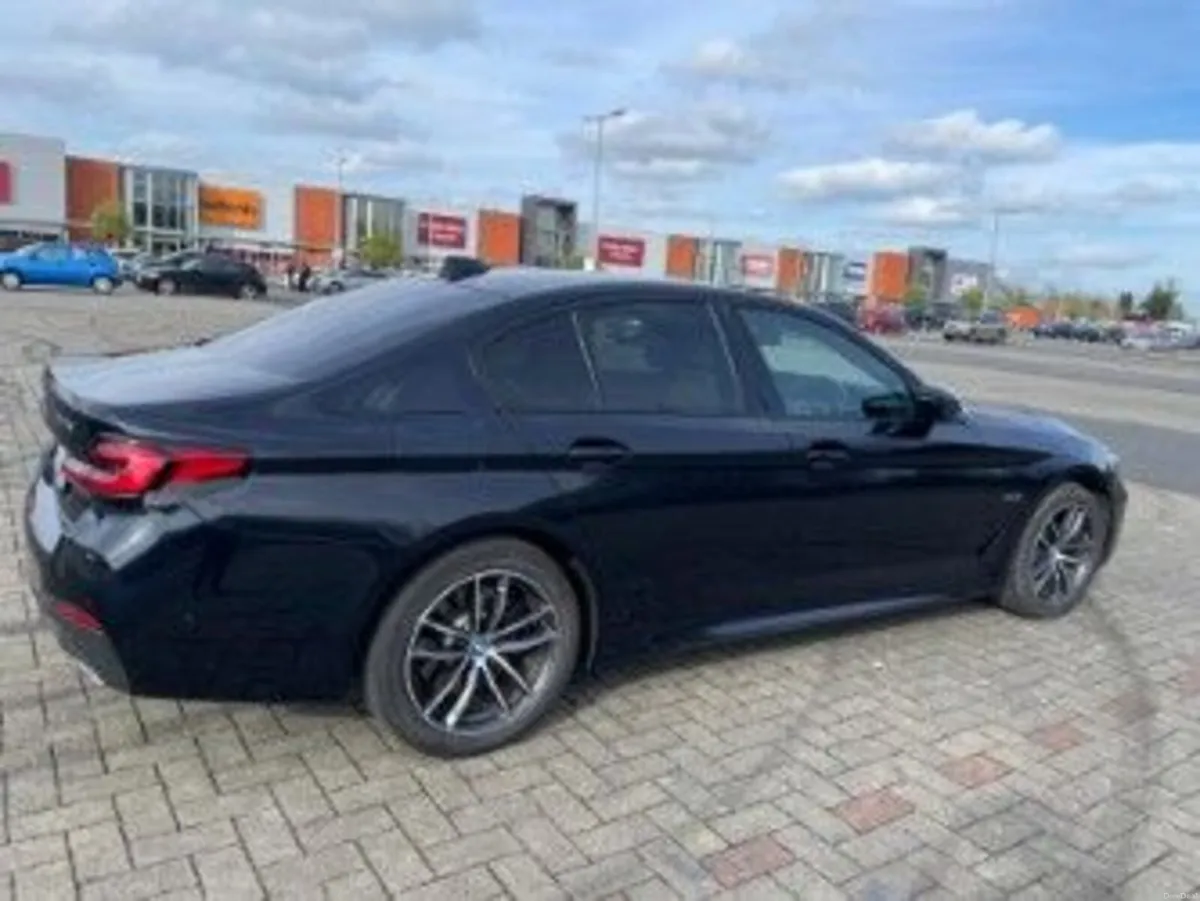 BMW 5-Series 2022 - Image 6