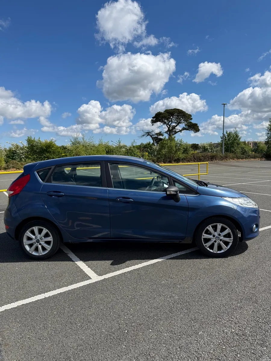 Ford Fiesta Zetec, 2009 - Image 2