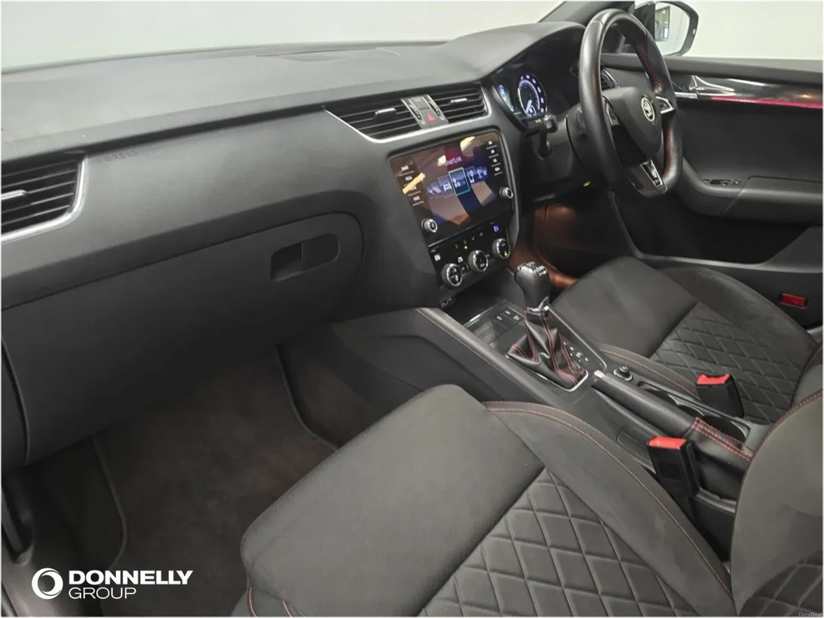 Skoda OCTAVIA Diesel Hatchback vRS - Image 2