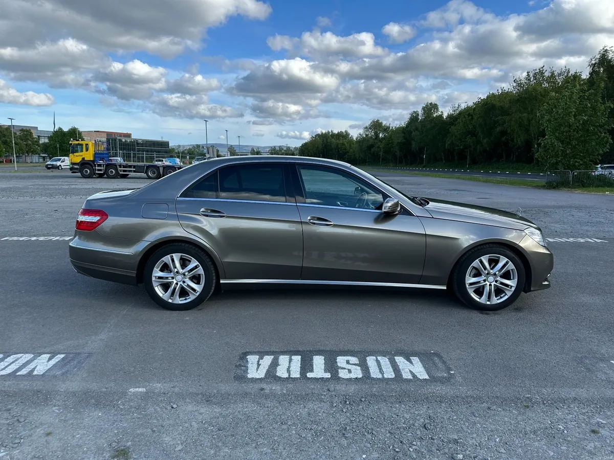 Mercedes-Benz E-Class 2012 - Image 3