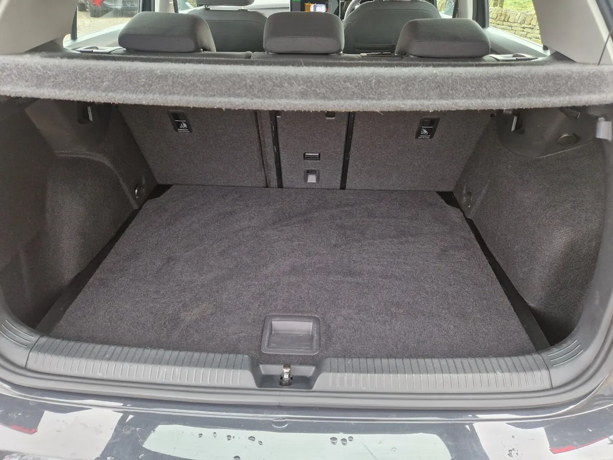 Volkswagen Golf 2024 - Image 5