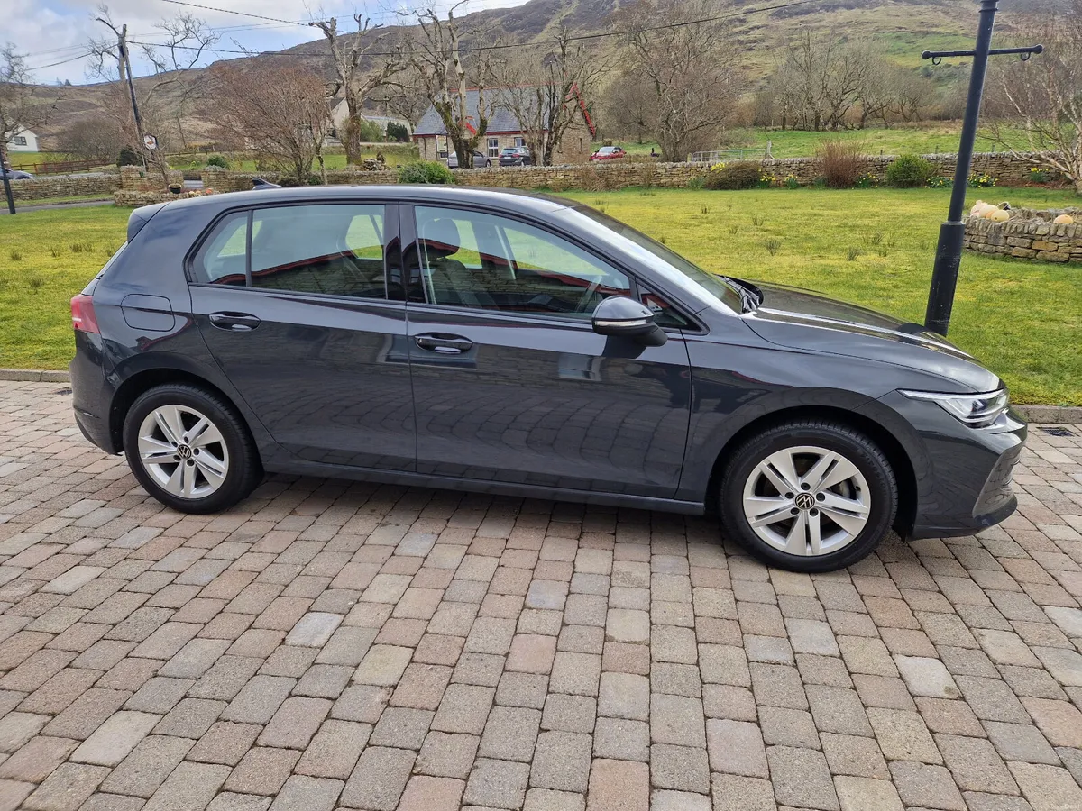 Volkswagen Golf 2024 - Image 1