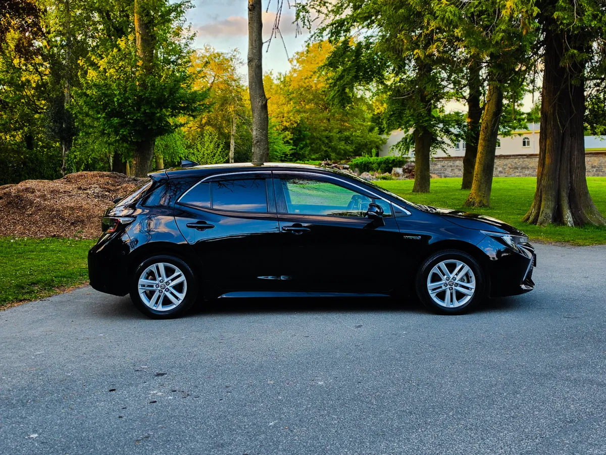 2018 Toyota Corolla 1.8 Petrol Hybrid Auto Luna Sp - Image 3
