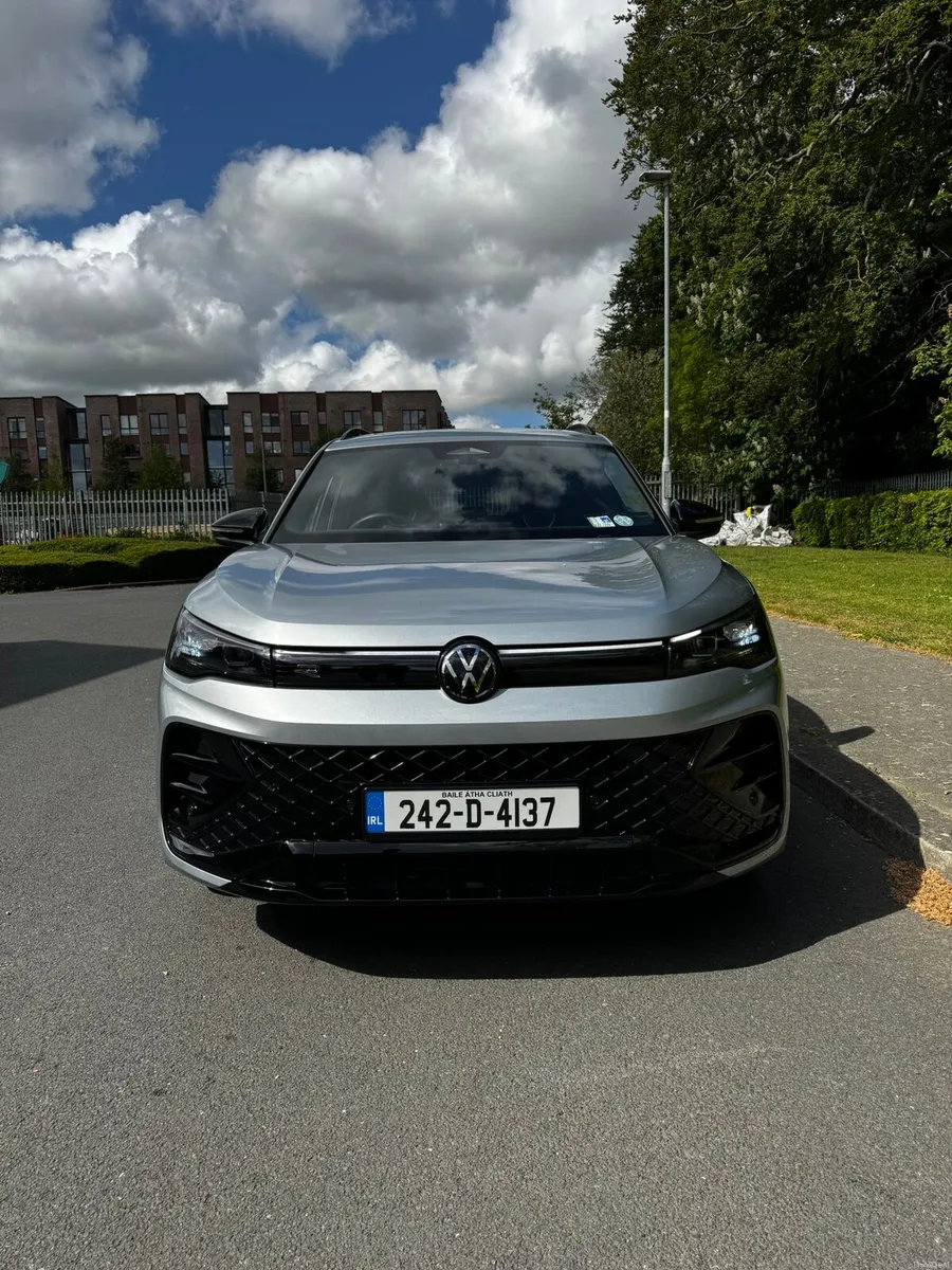 VW Tiguan - R Line - 2.0tdi Automatic - Pan-roof - Image 2