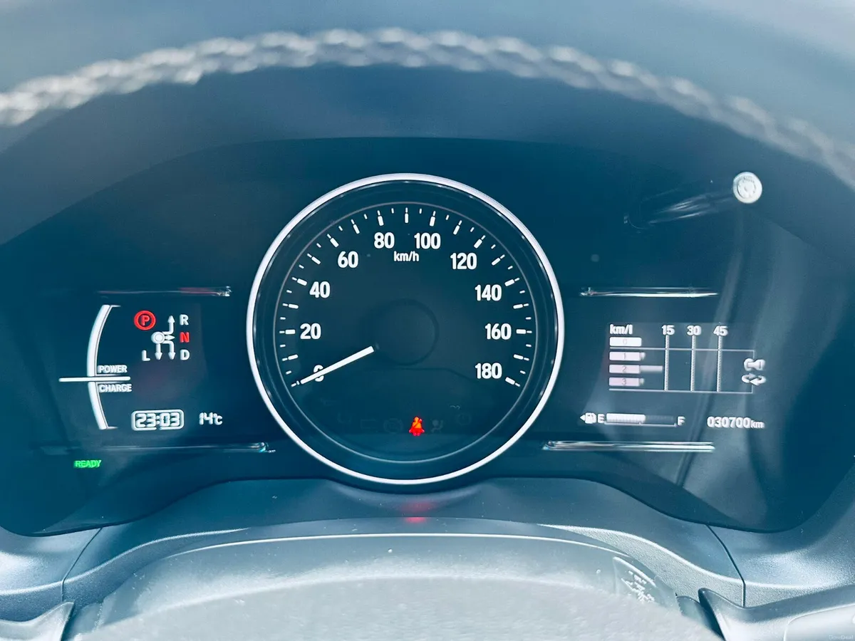 Honda Vezel 2019 1.5 Hybrid Auto 30700 KM ONLY - Image 6