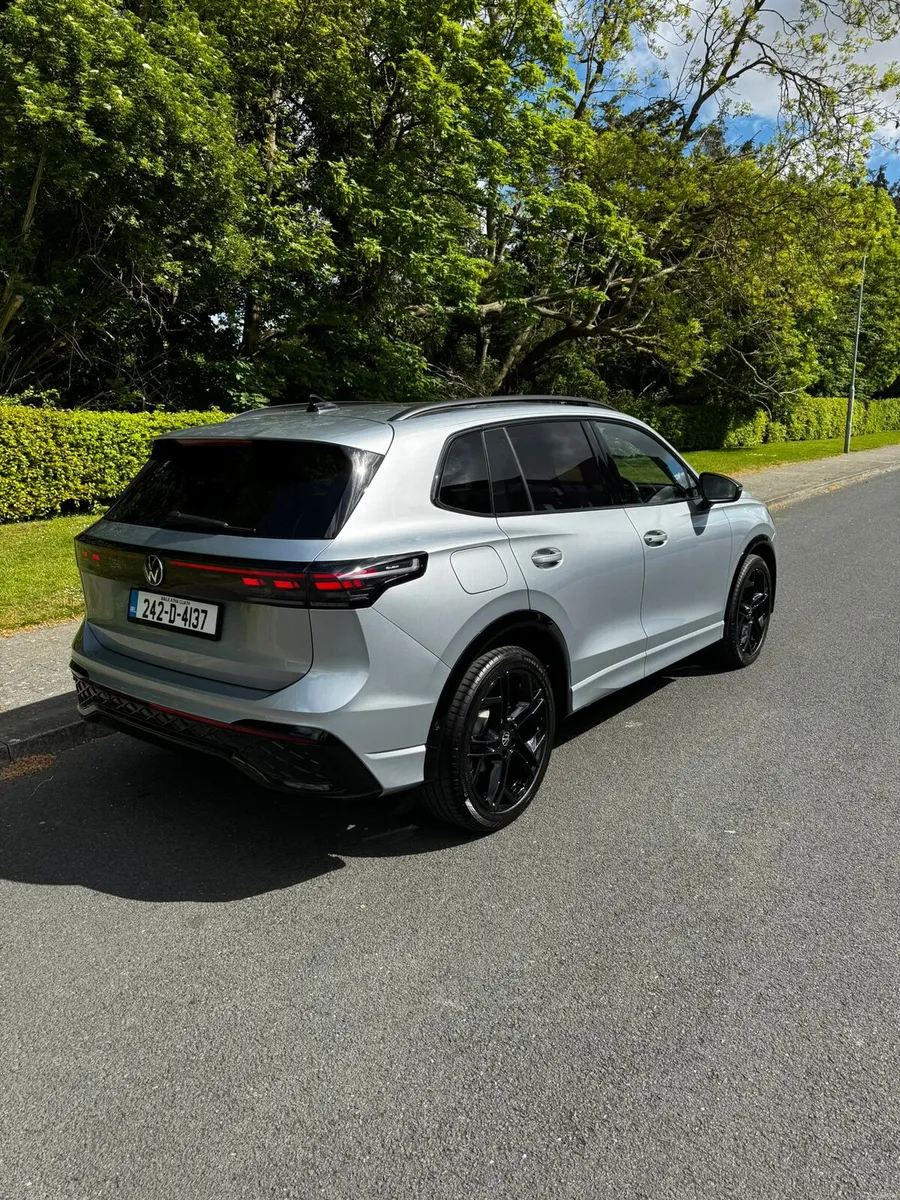 VW Tiguan - R Line - 2.0tdi Automatic - Pan-roof - Image 4