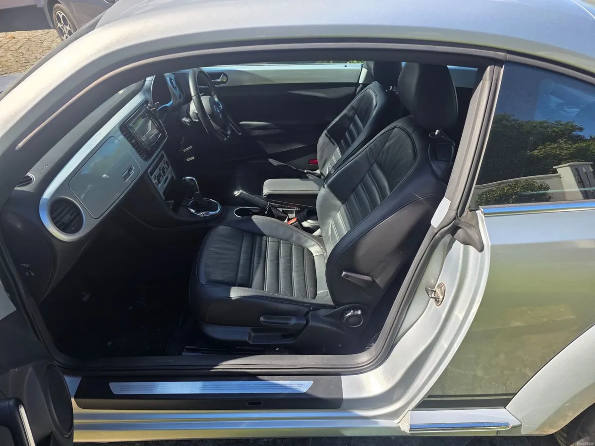 Volkswagen Beetle 2013 - Image 2