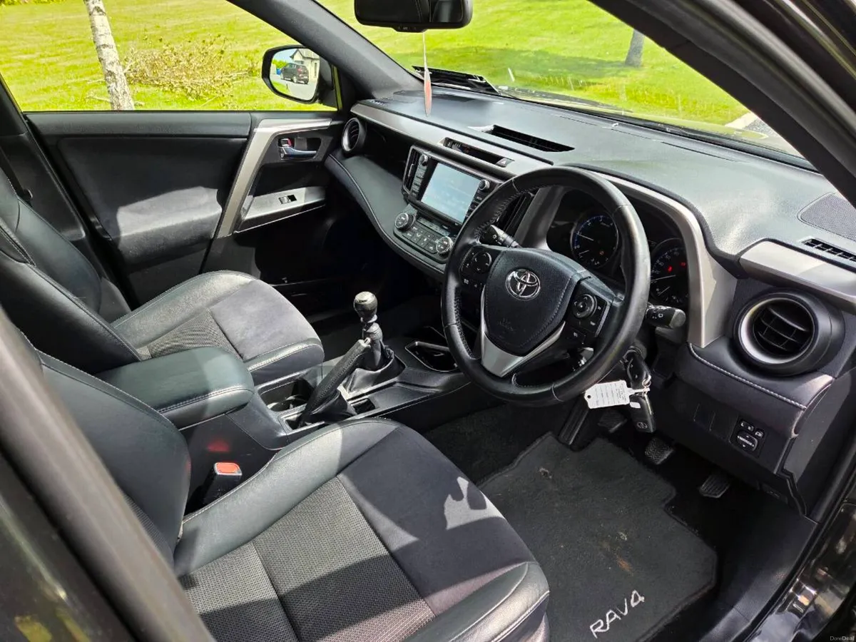 2016 Toyota Rav4 FSH Top spec - Image 4