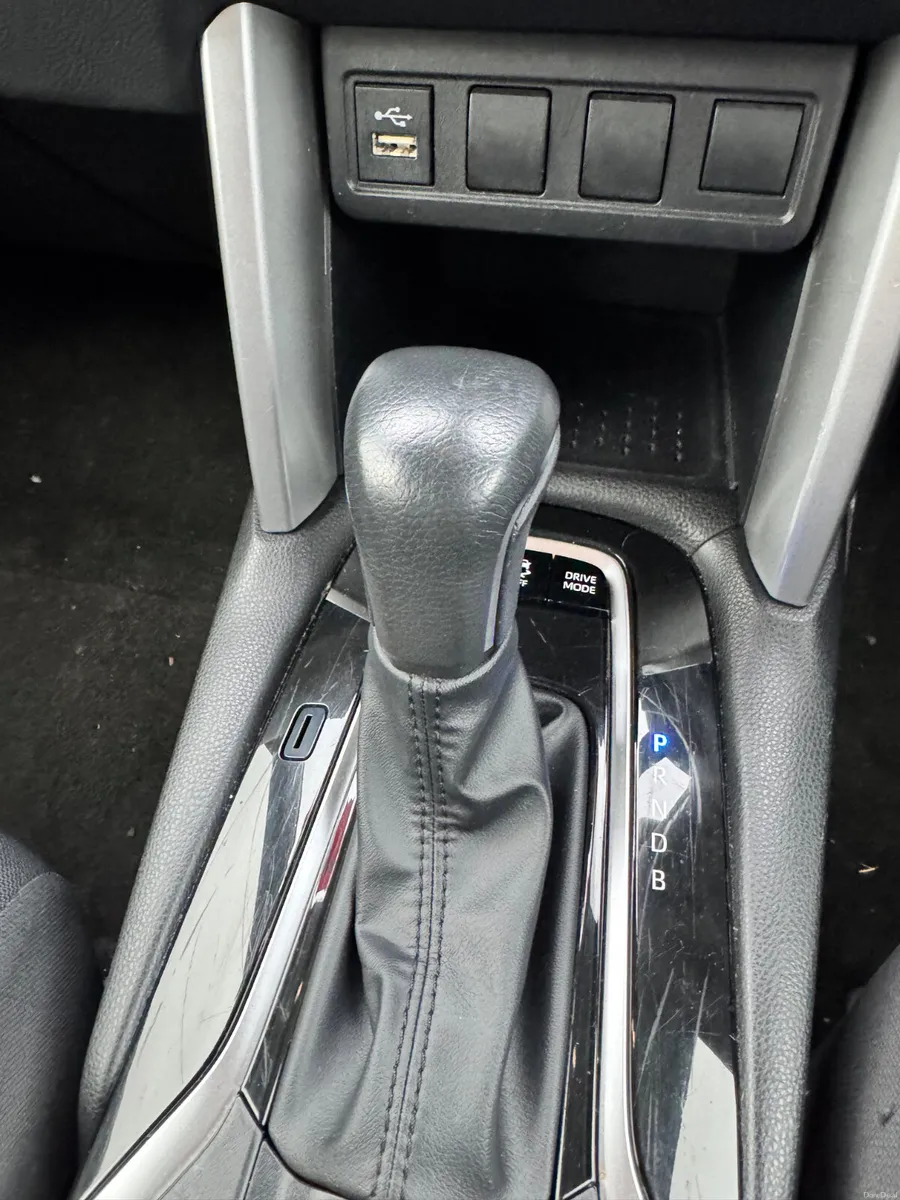 Toyota Corolla 2023 in great condition - Image 4
