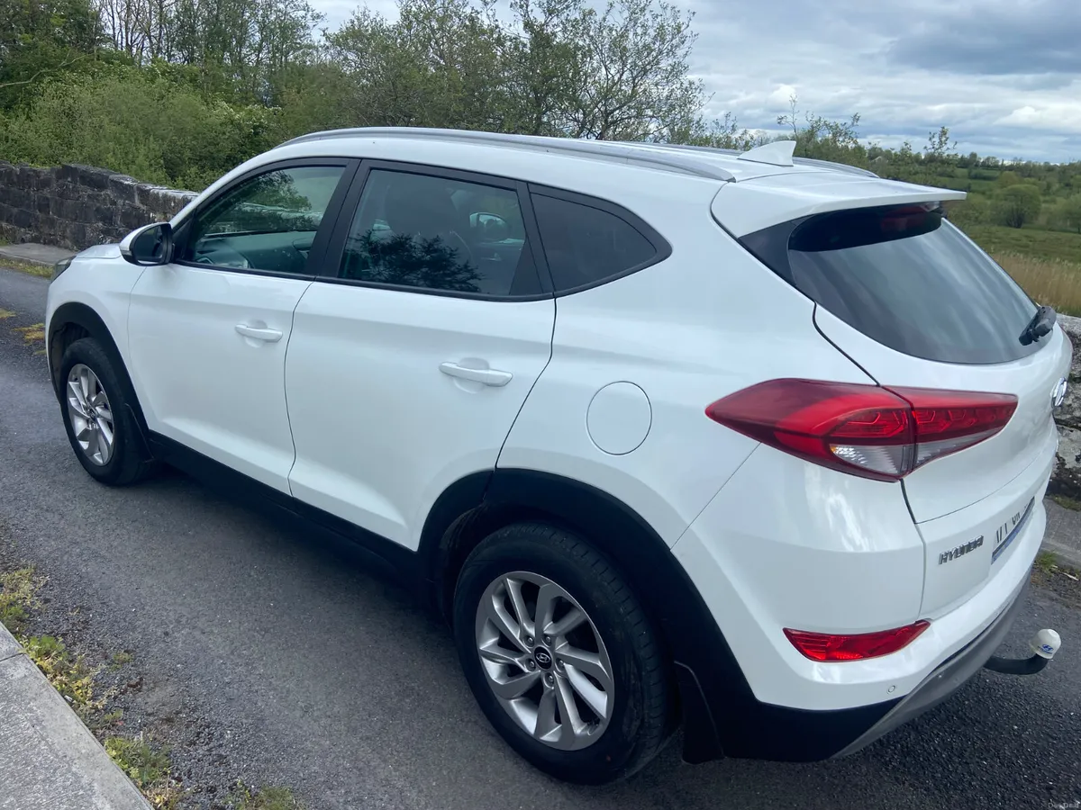 Hyundai Tucson 2.0td 4wd Executive - Image 3