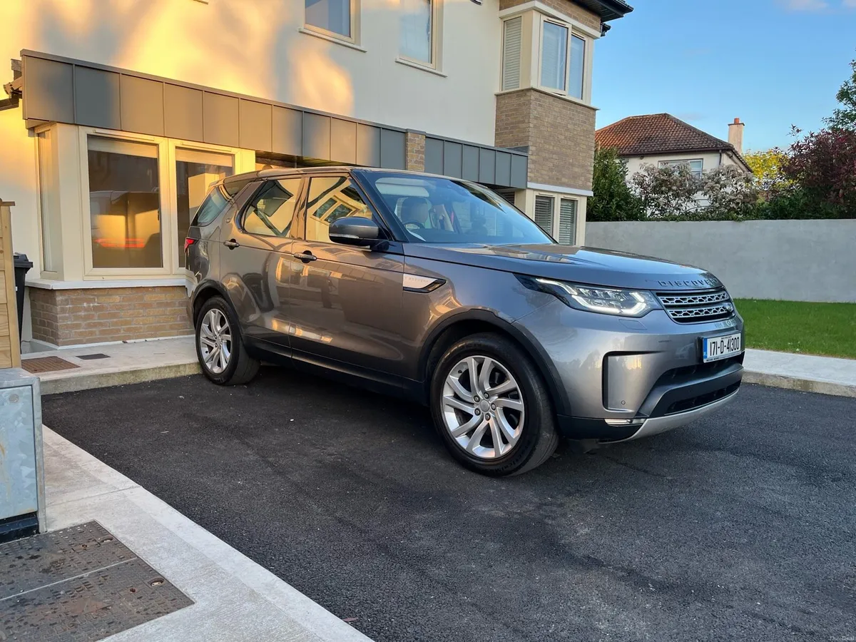 LandRover Discovery 7 Seater - Image 1