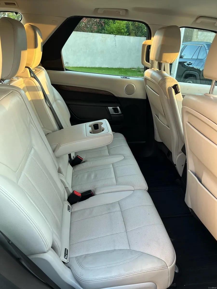 LandRover Discovery 7 Seater - Image 2