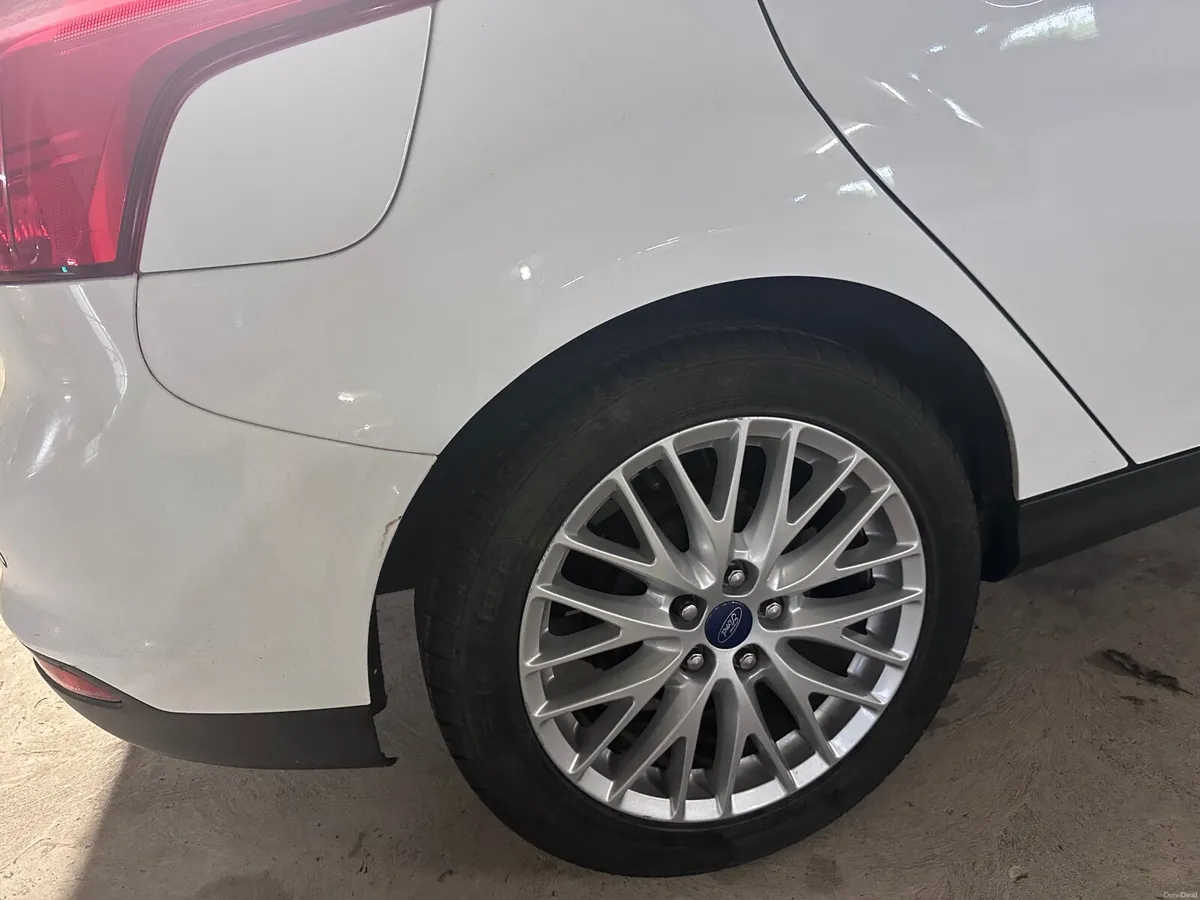 Ford Focus 2014 - Image 2