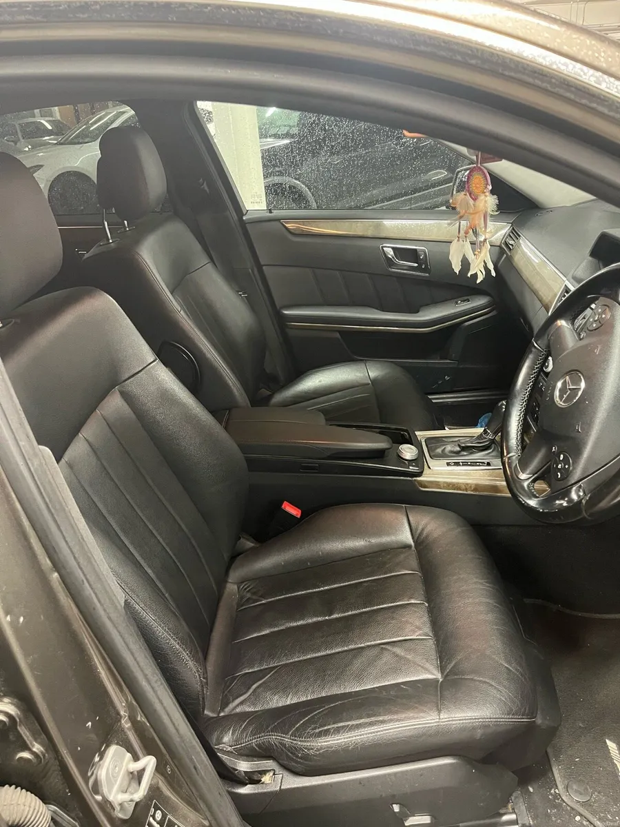Car - Image 3