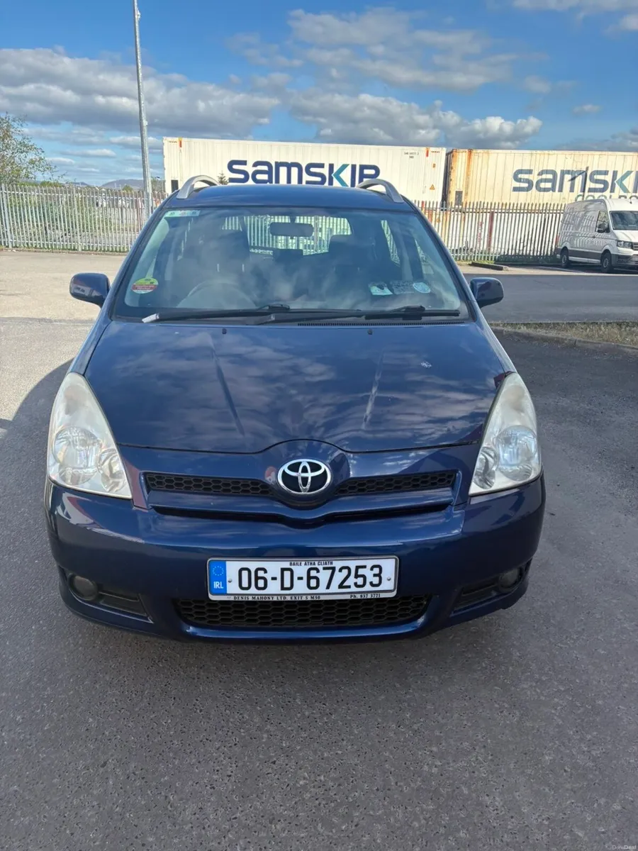 TOYOTA COROLLA VERSO 1.6 LUNA 7Seater - Image 2
