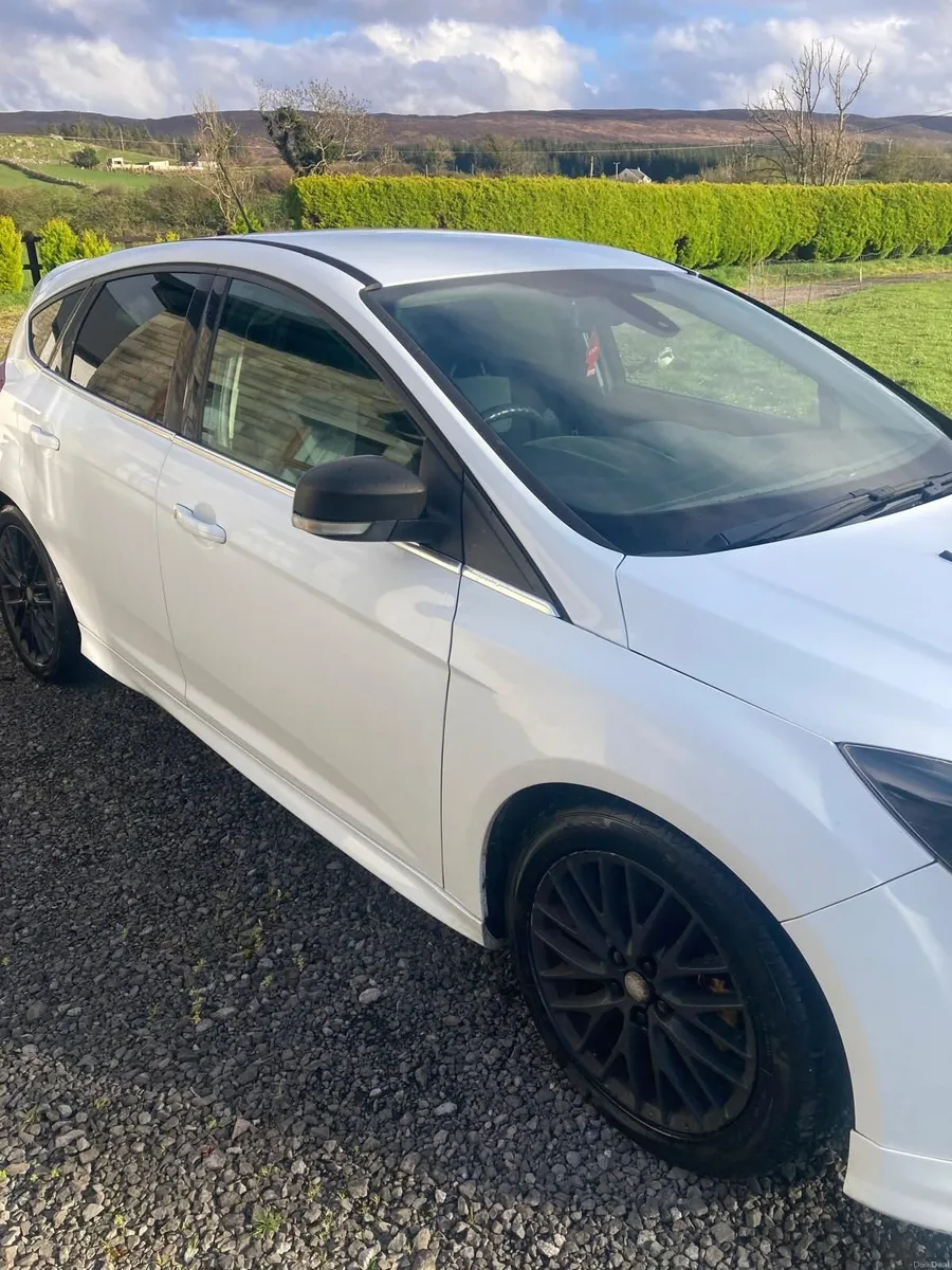 Ford Focus 2014 - Image 2