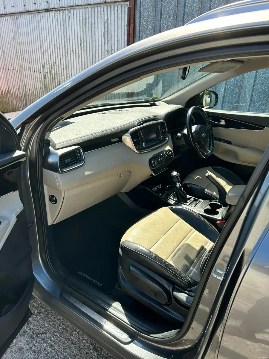 Kia Sorrento - Image 2