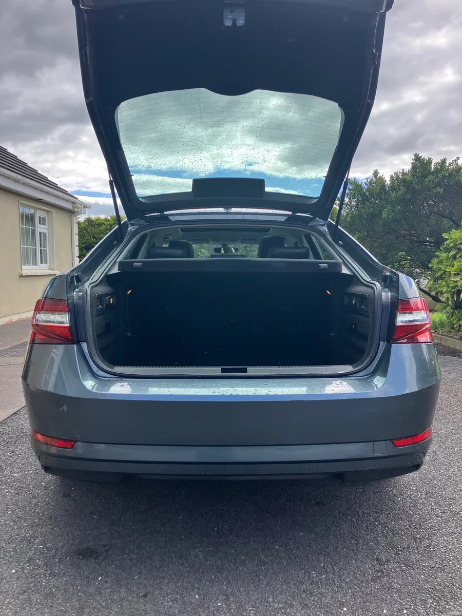 Skoda Superb 2016 - Image 4