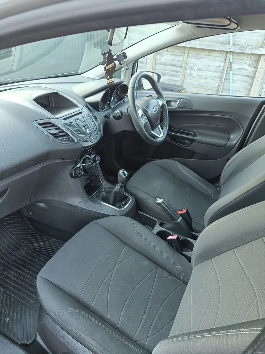 Ford Fiesta 2015 - Image 5