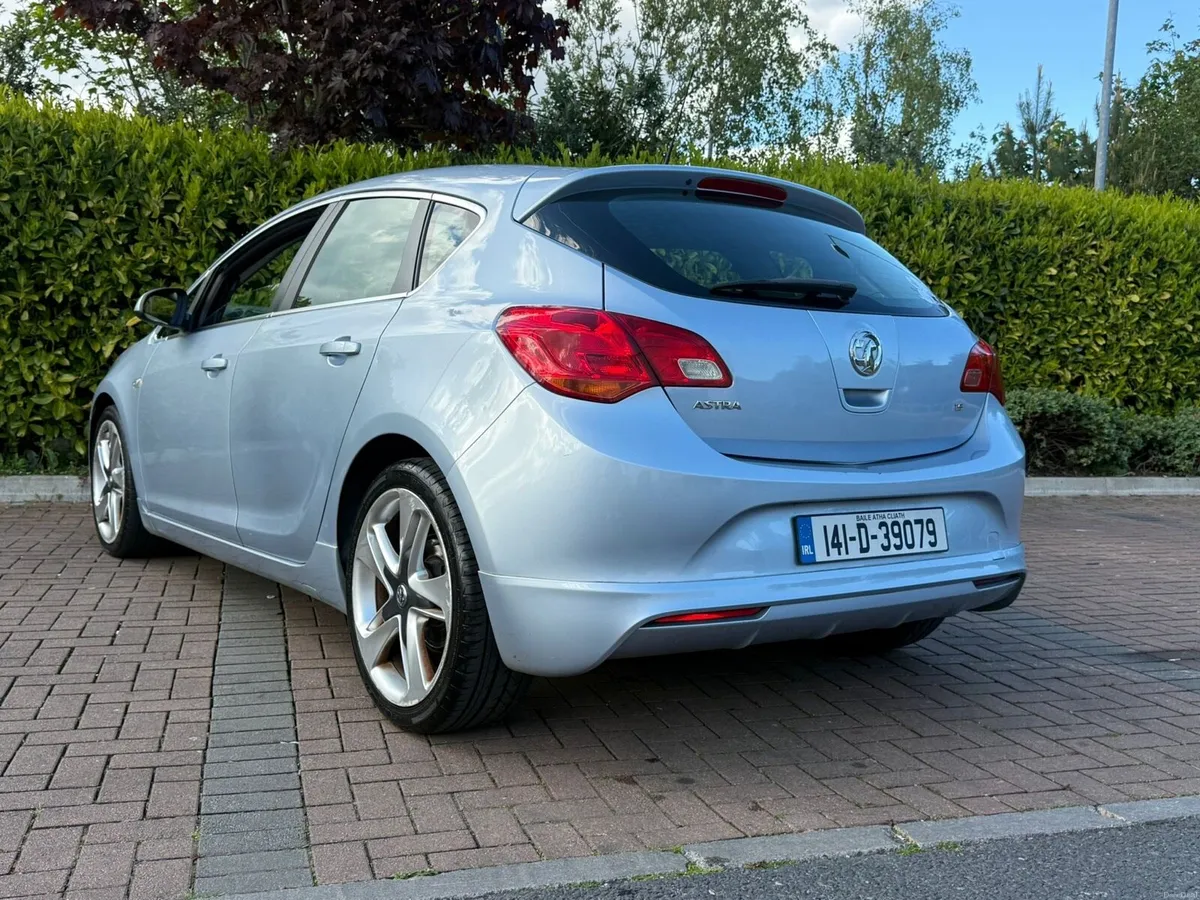 VAUXHALL ASTRA 1.6 PETROL NCT 12/26 TAX 07/26 - Image 4