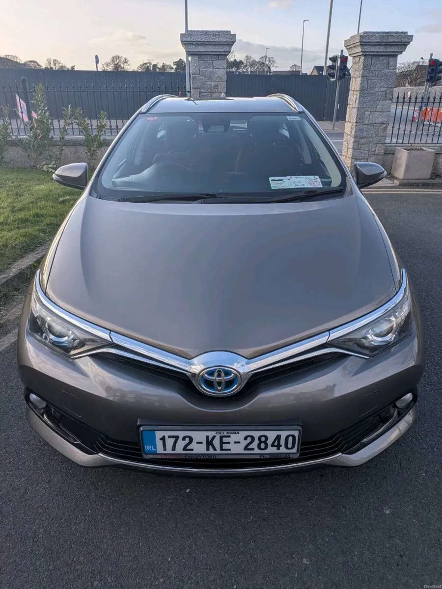 2017 Toyota Auris Touring Estate: Business-Ed - Image 2
