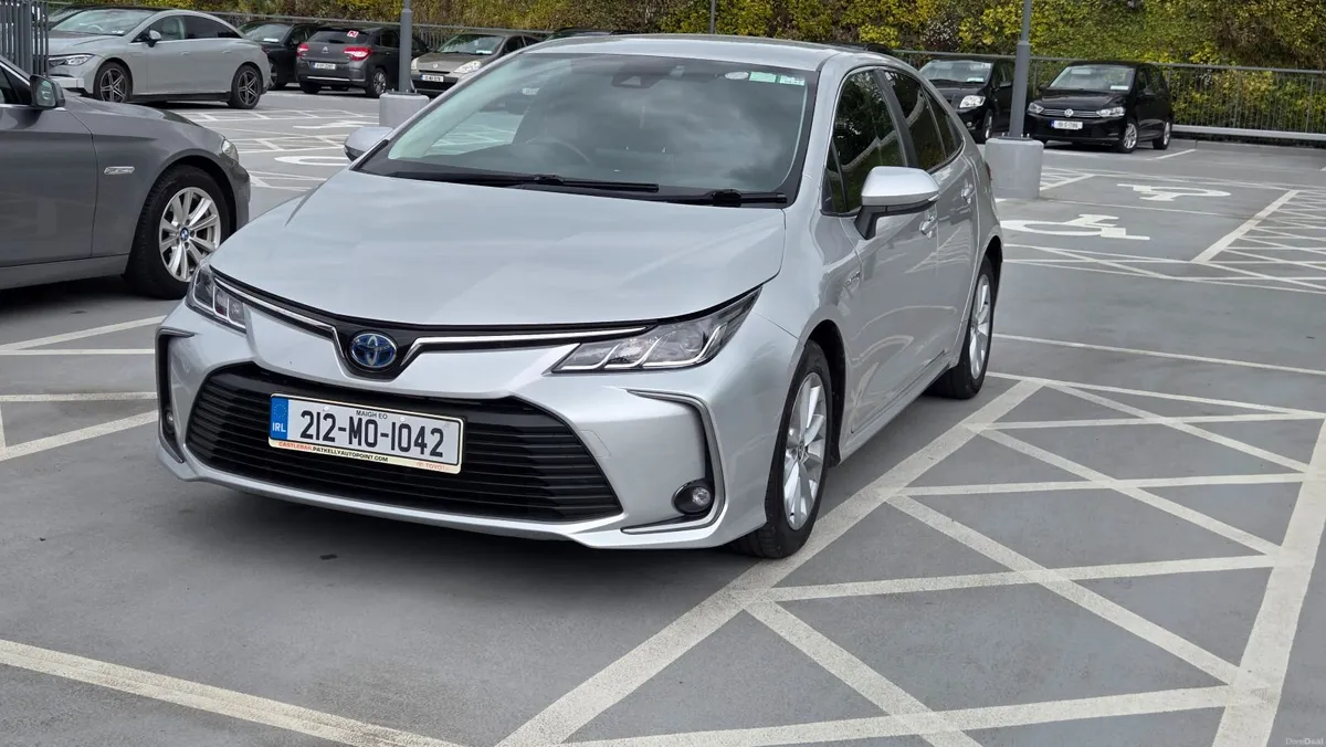 Toyota Corolla Luna Hybrid —just  18.000km - Image 4
