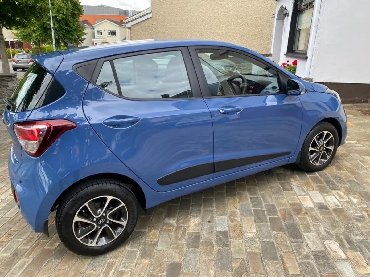 Hyundai i10 Deluxe - Image 3