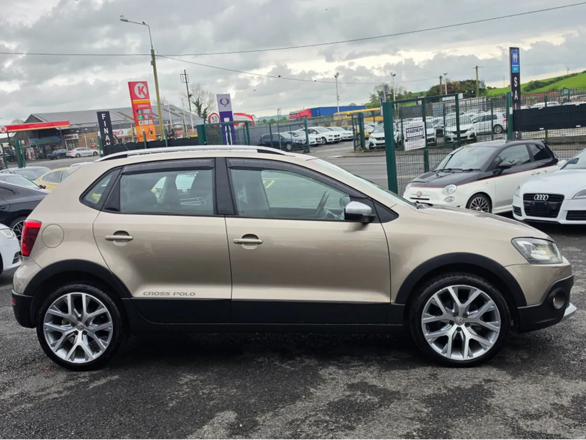 Volkswagen Polo 1.2 TSI AUTOMATIC - CROSS EDITION - Image 3