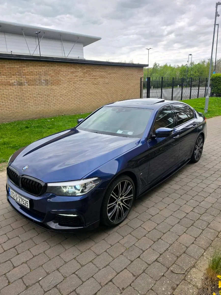 BMW G30 530e low mileage - Image 3