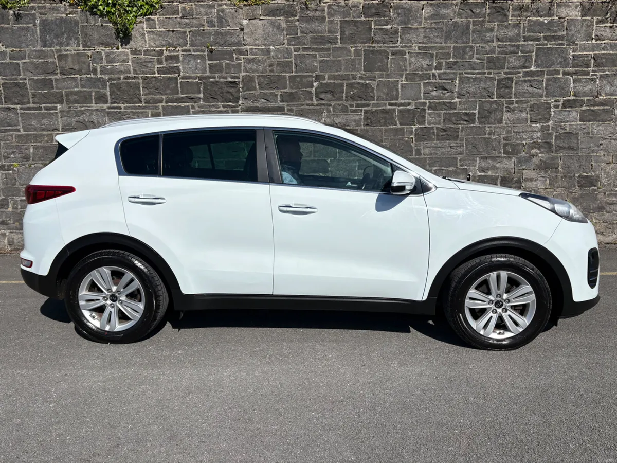 172 Kia Sportage Platinum S, full service history - Image 6