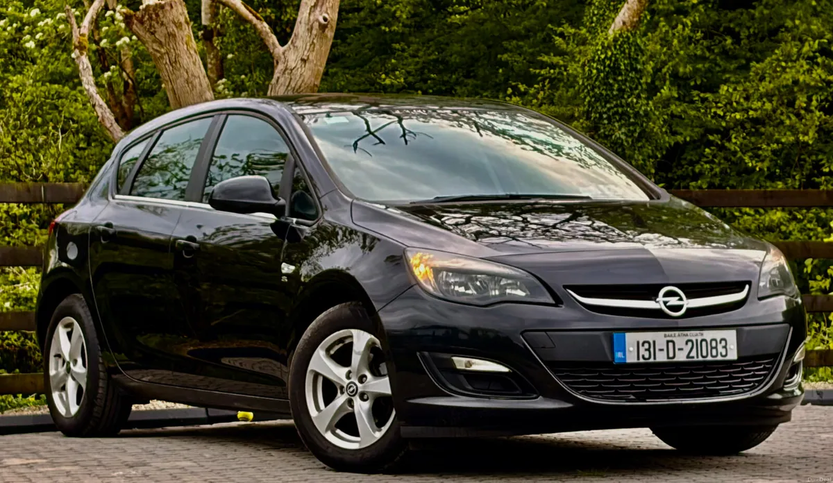 Opel Astra 2013 - Image 1