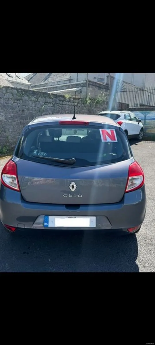 2010 Renault Clio - Image 2