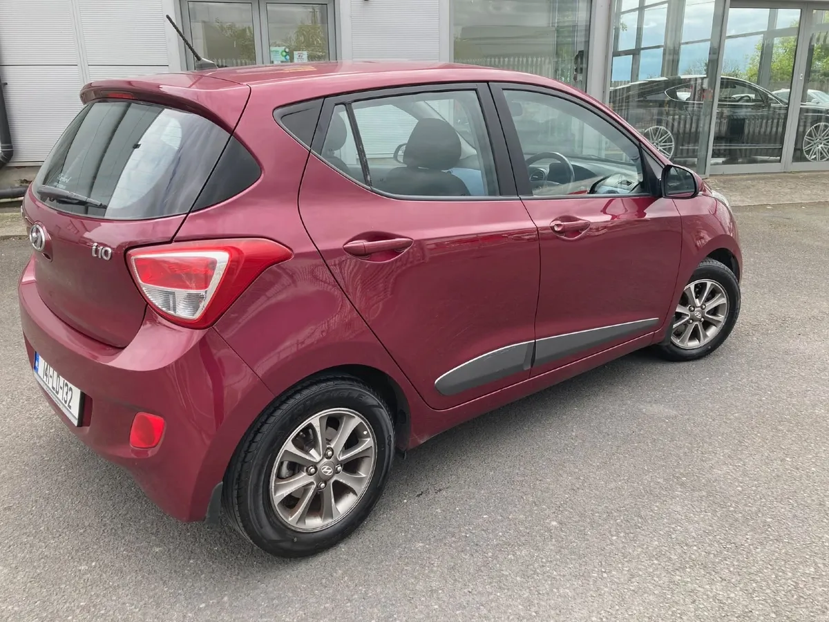Hyundai i10 Deluxe 5 Door Hatchback - Image 4