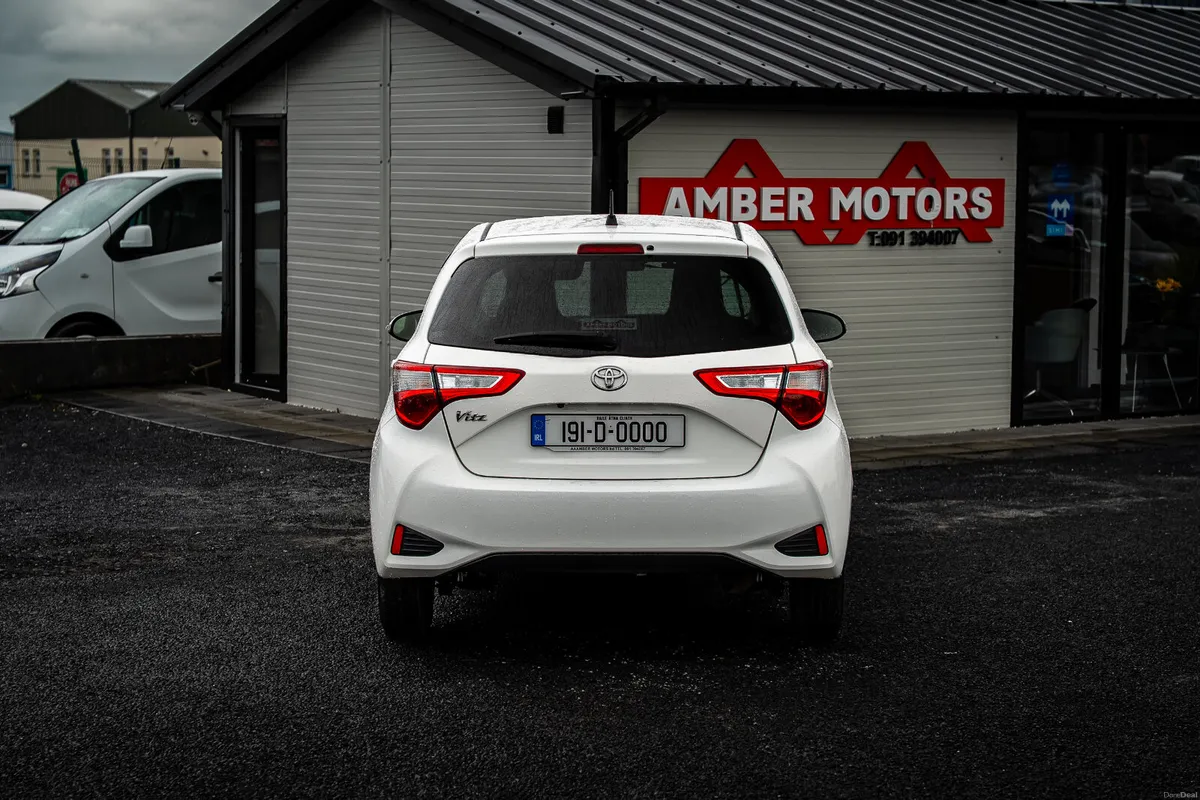 2019 TOYOTA YARIS VITZ PETROL AUTO - Image 3