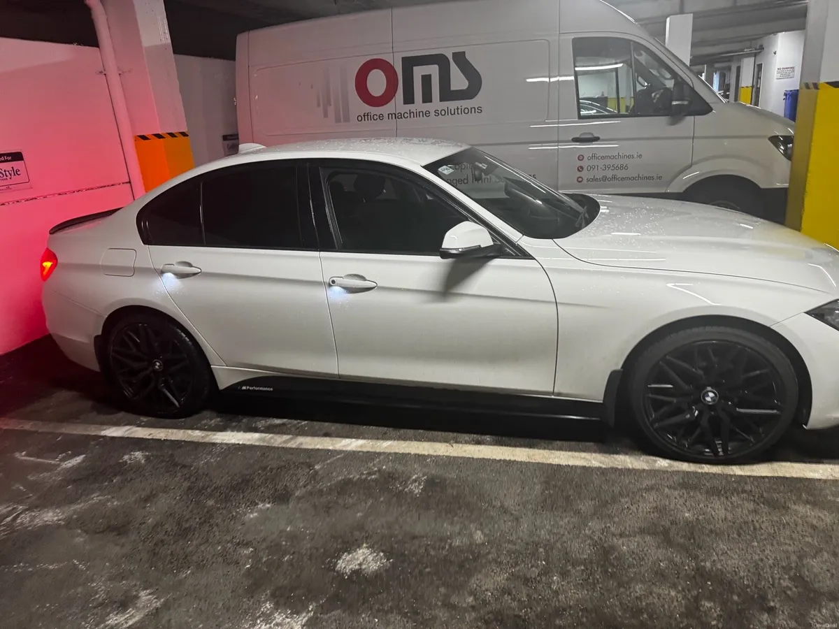 BMW 2016 - Image 2