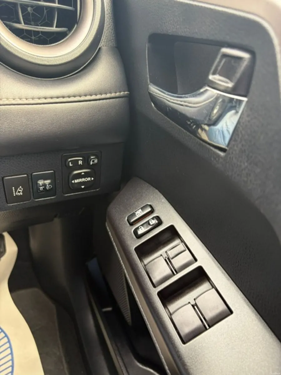 Toyota RAV4 2017 - Image 4