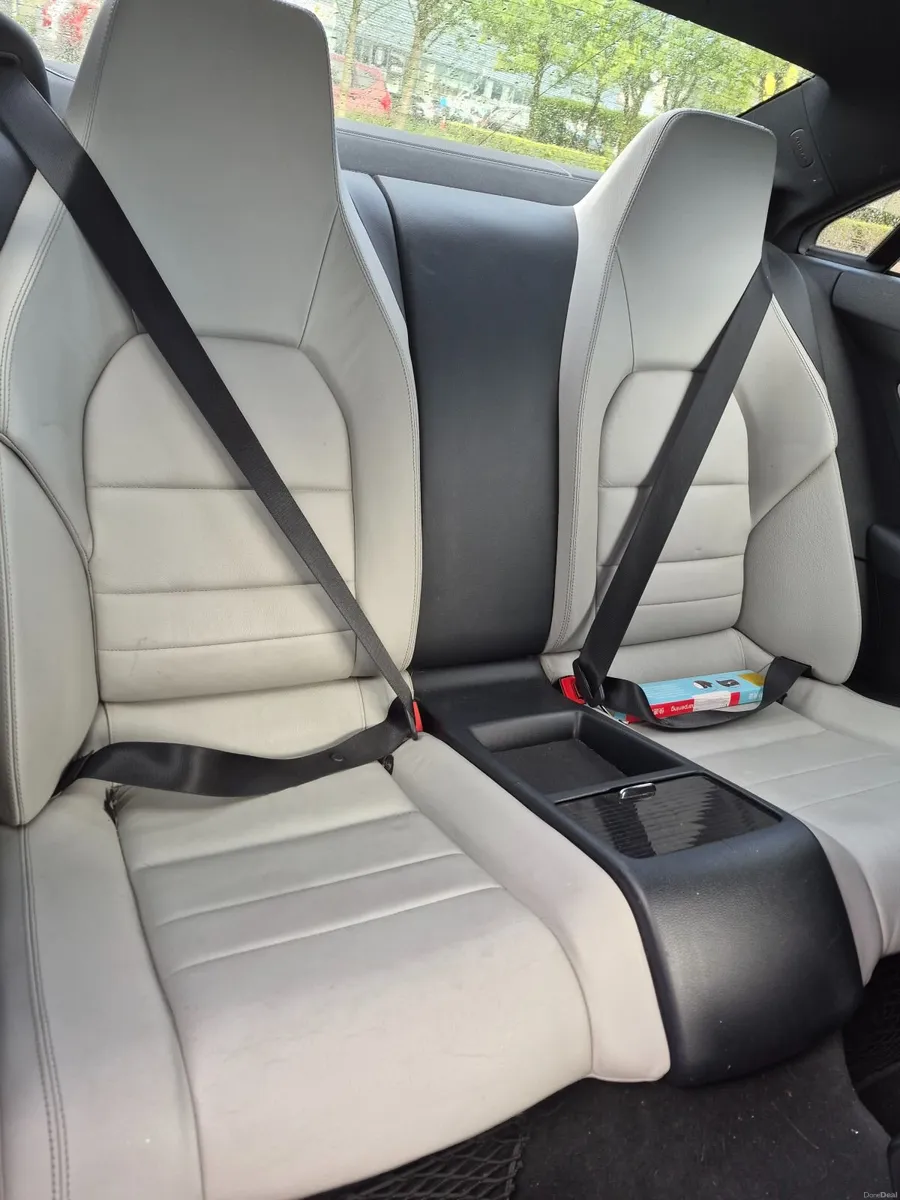 Mercedes-Benz E-Class 2010 - Image 2