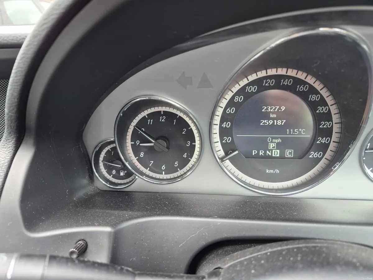Mercedes-Benz E-Class 2010 - Image 3