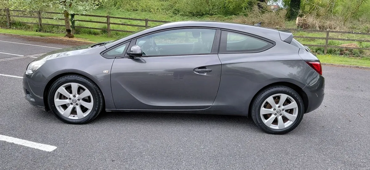 Vauxhall Astra GTC  2012 - Image 4