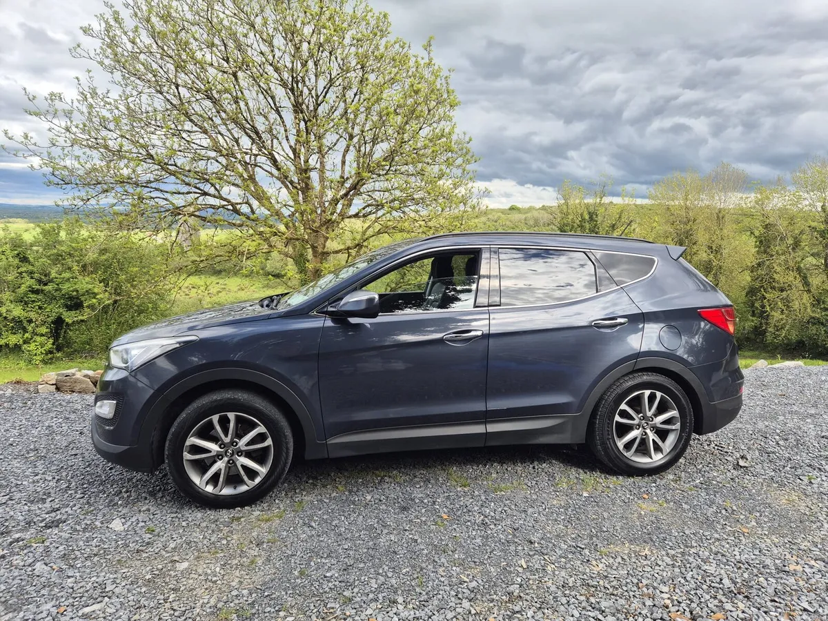 Hyundai Santa Fe. Executive Model. - Image 2