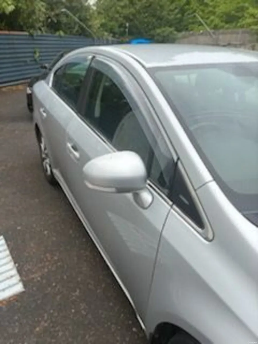 Toyota Avensis 2012 - Image 1